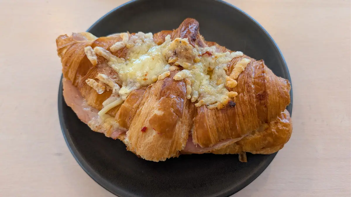 The Dog and Smuggler – patisserie in Falmouth town centre